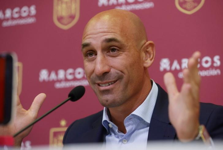 Luis Rubiales si dimette da presidente della Federcalcio spagnola