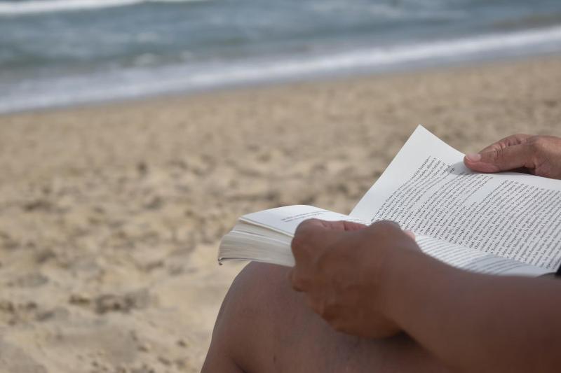 Cosa leggere in spiaggia se ti sei stufato dei soliti titoli 